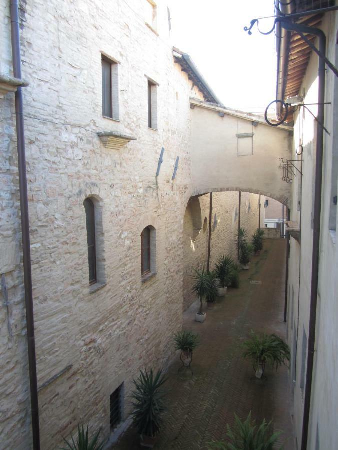 Residenza Alunno Foligno Exterior photo